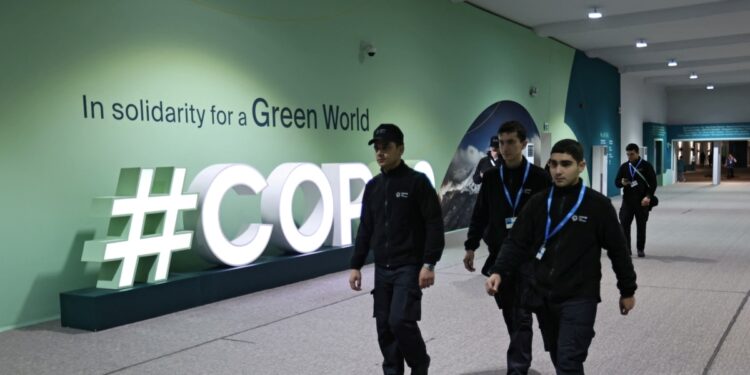 Países ricos apoyan subir a 300.000 millones de dólares fondos para acuerdo en COP29: fuentes