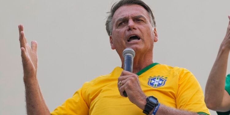 Acusan al expresidente Jair Bolsonaro y asesores por intento de golpe en Brasil en 2022
