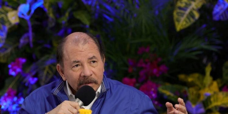 Ortega pone contra la pared a banqueros; amenaza con cierre y multas si aplican sanciones internacionales