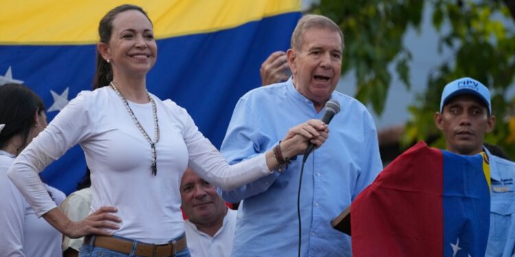 Gobierno y oposición felicitan a Trump, quieren buena relación.