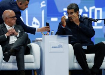 Maduro dice que la «Ley Bolívar» es “basura” y pide a aliados legislar contra quienes la apoyaron