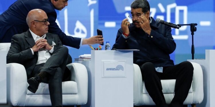 Maduro dice que la «Ley Bolívar» es “basura” y pide a aliados legislar contra quienes la apoyaron