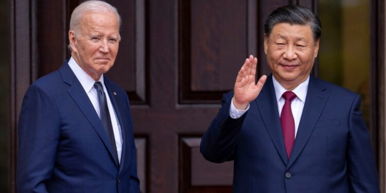 Biden y Xi camino a reunión final en Perú al margen de la APEC