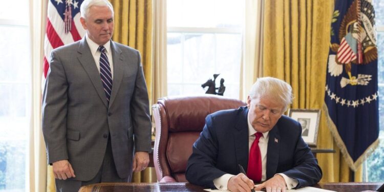 EEUU entre reconocer a Edmundo o acordar con Maduro