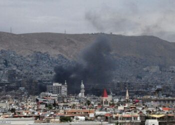 Israel ataca almacenes clandestinos de armas de Hezbolá en Siria