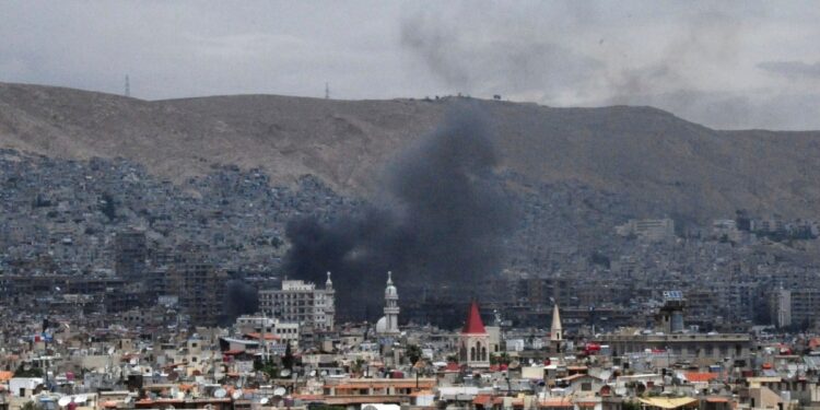 Israel ataca almacenes clandestinos de armas de Hezbolá en Siria