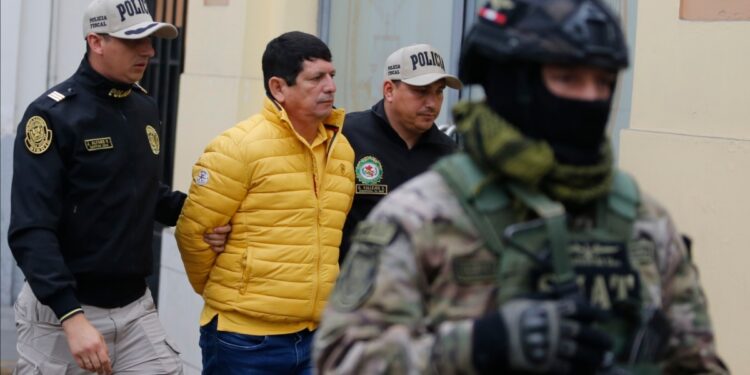 Detienen a máximo dirigente del fútbol de Perú, investigado por integrar un presunto grupo criminal