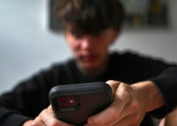 Australia aprueba prohibición de redes sociales para menores de 16 años