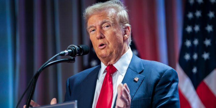 Trump confirma plan para usar recursos militares en deportaciones masivas de inmigrantes