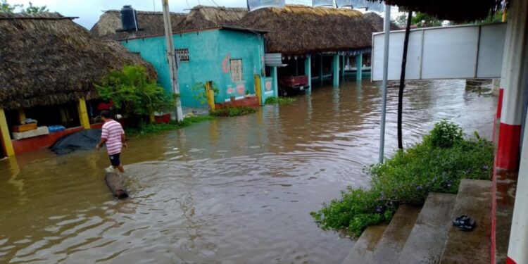 Panamá se recupera del paso del huracán Rafael que causó la muerte de cinco personas