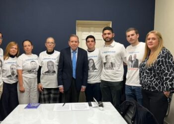 Edmundo González afirma que familias de los presos políticos viven una tortura implícita