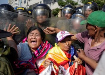 Sindicatos y organizaciones sociales protestan en el marco de la cumbre de la APEC en Lima
