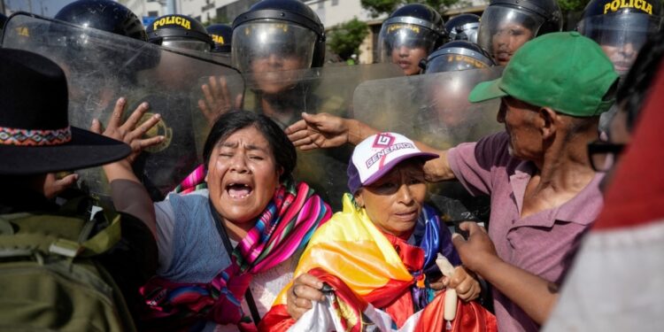 Sindicatos y organizaciones sociales protestan en el marco de la cumbre de la APEC en Lima