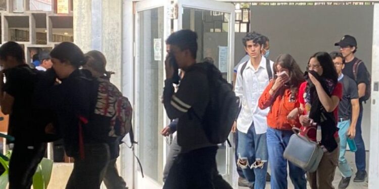 Lanzan lacrimógenas durante las elecciones estudiantes de la UCV