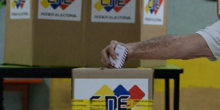 El chavismo llama a otra votación en Venezuela tras presidenciales: elegirá a 30.000 “jueces de paz”