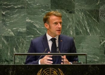 Macron pide fin de represión en Venezuela e insiste en transparencia electoral