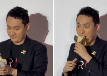 Se comió una obra de arte: El empresario que compró una banana por 6,2 millones de dólares cumplió su promesa