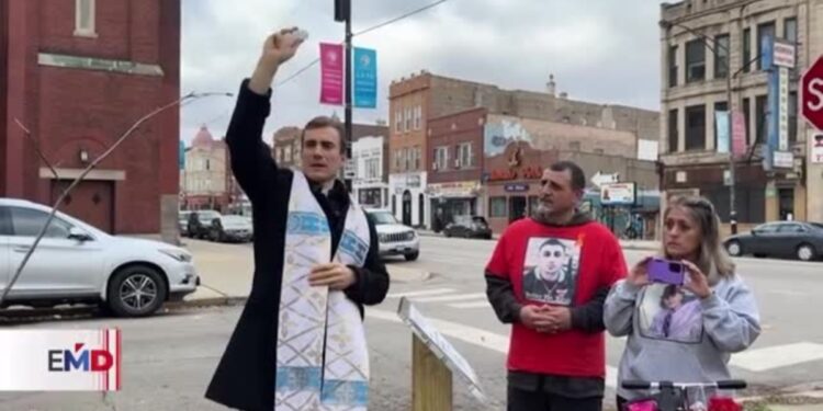 Plantan árboles en Chicago para recordar a víctimas de violencia con armas de fuego