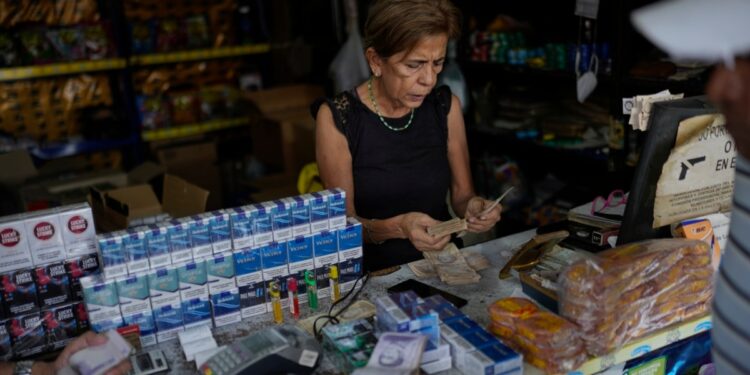 Canasta alimentaria cuesta $539. Ecuador reconoce a González.