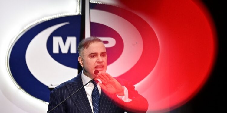 Fiscalía revisará casos de 225 presos políticos. Y más.