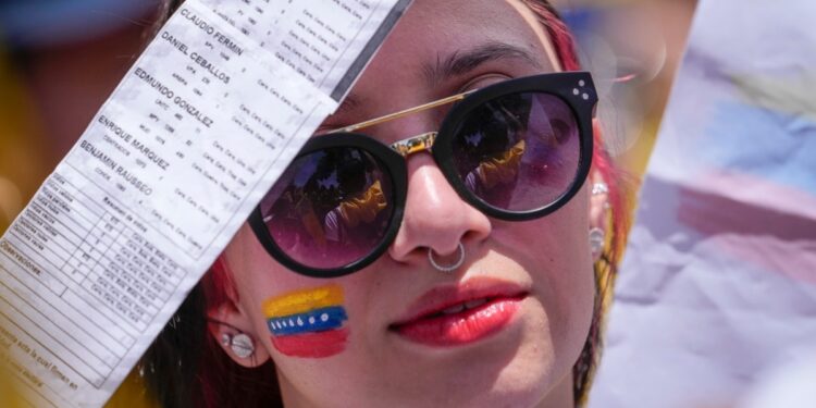 El Parlamento oficialista de Venezuela prueba en primera discusión la Ley Antibloqueo