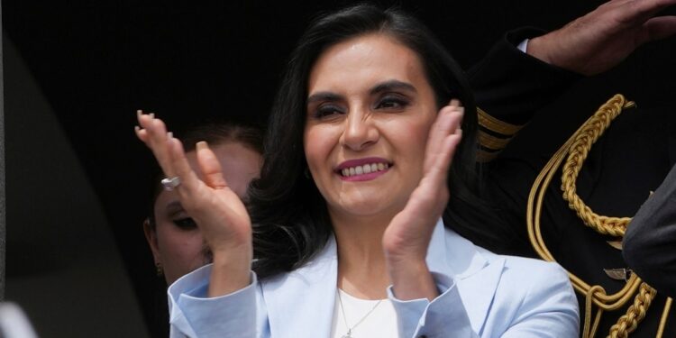 La vicepresidenta ecuatoriana Verónica Abad, suspendida por Daniel Noboa, denuncia persecución