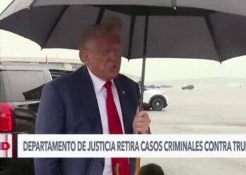 Fiscal especial pide desestimar todos los cargos penales contra Trump