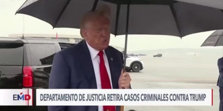 Fiscal especial pide desestimar todos los cargos penales contra Trump