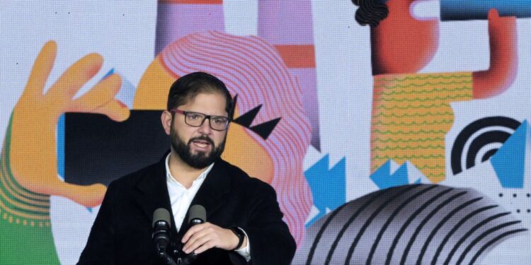 Boric promulga una ley que restringe los funerales de narcotraficantes