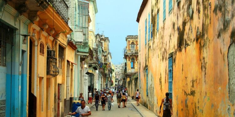En Cuba el turismo también se desploma, revela informe