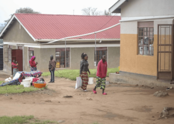 Un rayo causa la muerte de 14 jóvenes en una iglesia en Uganda