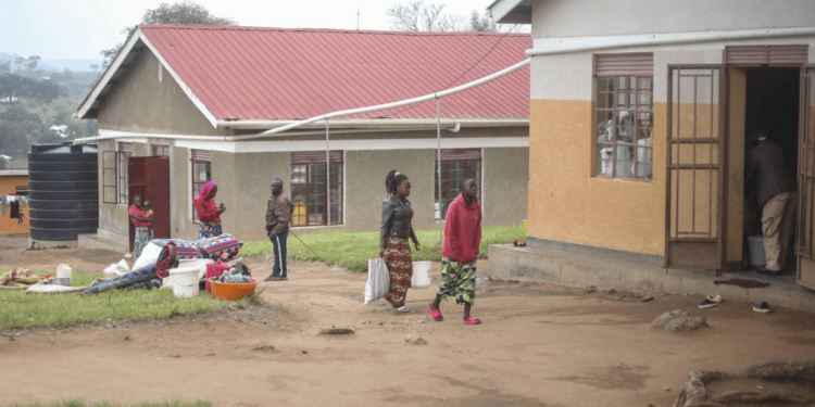 Un rayo causa la muerte de 14 jóvenes en una iglesia en Uganda