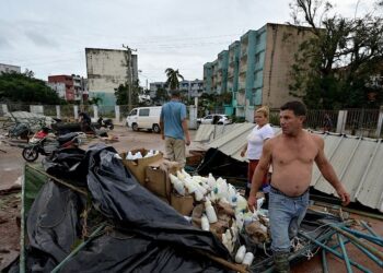 Más de 460 derrumbes en La Habana tras el paso del huracán Rafael