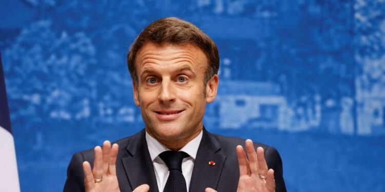 Macron acusa a haitianos que destituyeron a primer ministro de ser unos idiotas