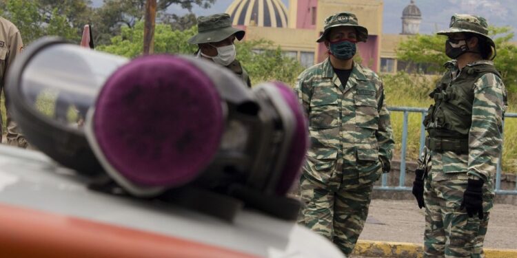 Detienen a otros 10 oficiales y efectivos militares en Venezuela por traición a la patria