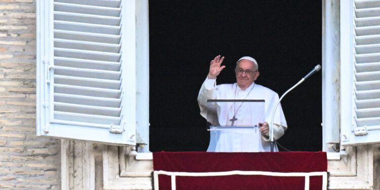 Papa llama al diálogo para resolver conflictos como ocurrió hace 40 años entre Argentina y Chile