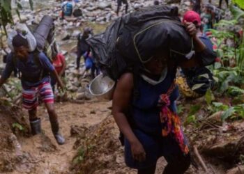 Flujo del cruce de migrantes por el Darién sigue mostrando su línea descendente