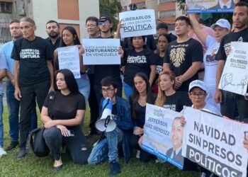 Dale una patada a esa basura, así trata la dictadura de Maduro a casi 2,000 presos políticos