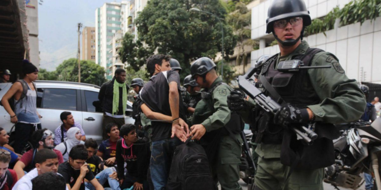 Denuncian crítica situación de salud de joven detenido por el régimen de Maduro