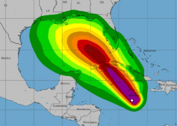 La tormenta Rafael vira hacia las Islas Caimán mientras Cuba se prepara para impacto de huracán