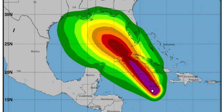La tormenta Rafael vira hacia las Islas Caimán mientras Cuba se prepara para impacto de huracán