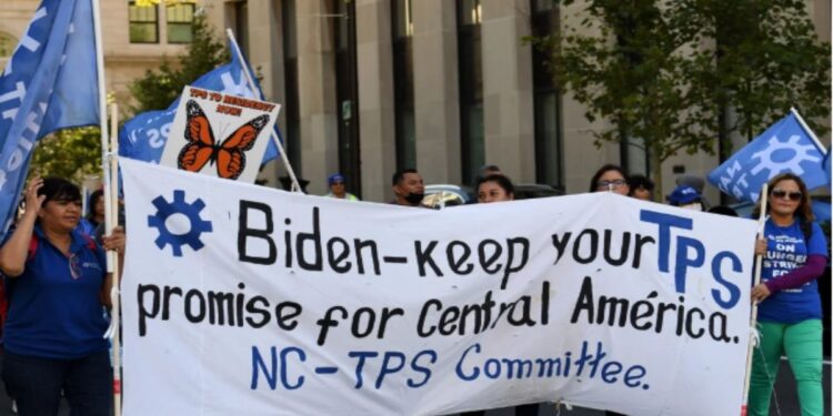 Activistas piden a Joe Biden extender el TPS para miles de inmigrantes