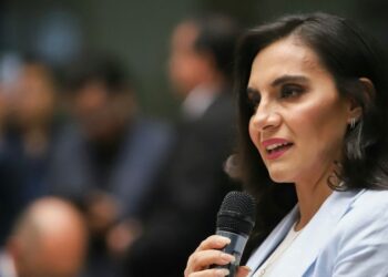 Expresidentes de IDEA expresan preocupación por inhabilitación de la vicepresidenta de Ecuador