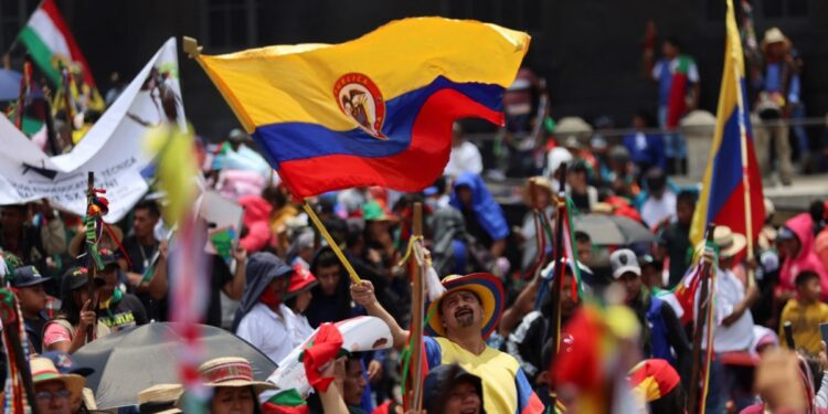 Escritor colombiano declina designación a embajada tras críticas por mensajes en redes sobre sexo