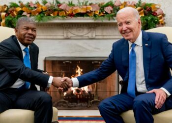 Biden viaja a África para promocionar su propia respuesta a China