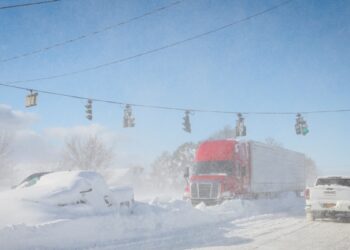 El mal clima perjudica el regreso a casa tras el feriado de Acción de Gracias.