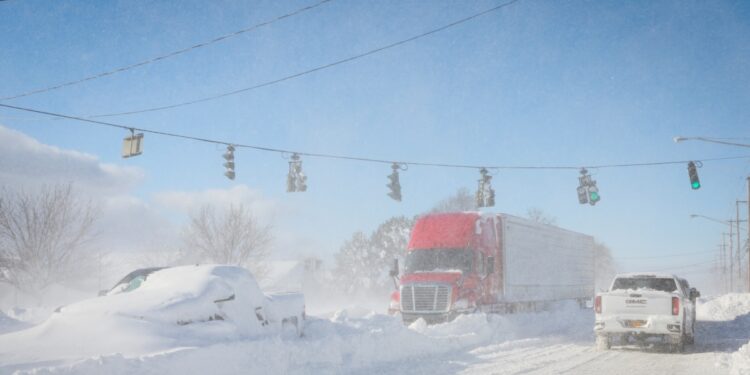 El mal clima perjudica el regreso a casa tras el feriado de Acción de Gracias.