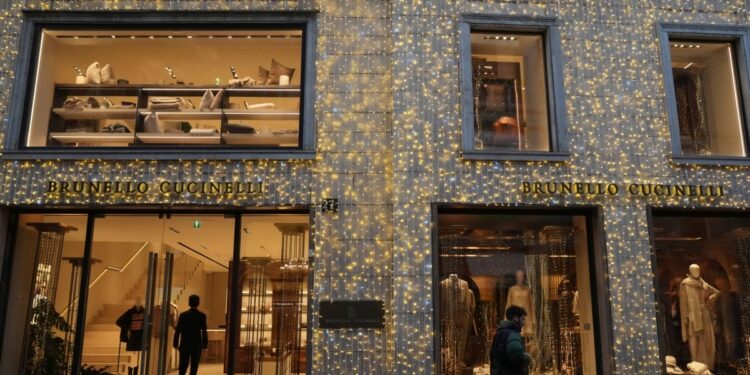 Milán destrona a Nueva York como la ciudad con la calle comercial más lujosa del mundo