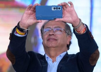 Petro duda de apoyo popular del chavismo. Y más.