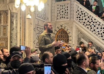 Los sirios se llevan muebles y adornos de los palacios de Assad, la ONU dice que Siria debe solucionar su crisis